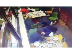 Beyoğlu’nda restorandaki silahlı saldırı kamerada: 1 ölü, 1’i çocuk 5 yaralı