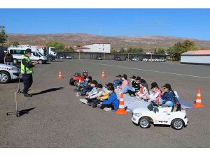 Bingöl’de öğrencilere trafik eğitimi verildi