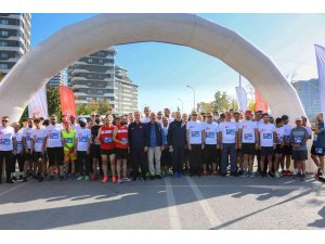 Konya’da vatandaşlar Cumhuriyet koşusunda bir araya geldi