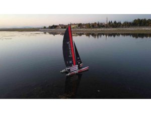İzmir’den gelen sporcular Beyşehir Gölü’ndeki susuzluğa yelken açtı