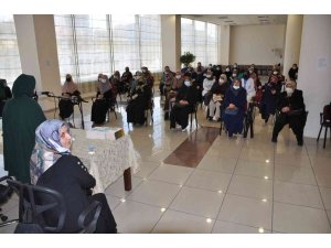 Pursaklar’da Emine Şenlikoğlu konferansına yoğun ilgi