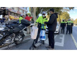 Fatih’te  kurallara uymayan elektrikli scooter sürücülerine ceza yağdı