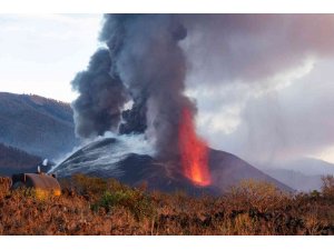 La Palma’da volkanik kül bulutu uyarısı