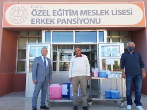 Hayır elçisi Ulum‘dan Elazığ’daki okullara temizlik malzemesi desteği
