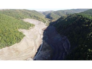 Karamürsel İhsaniye Barajı’nda temizlik çalışmaları tamamlandı