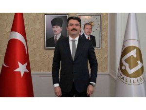 Vali Memiş: “Temellerinin Erzurum’da atıldığı Cumhuriyet Bayramımızı büyük bir onur ve coşkuyla kutlamaktayız”