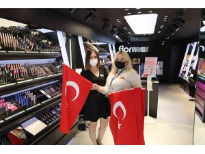 2 bin Türk Bayrağı dağıtıldı