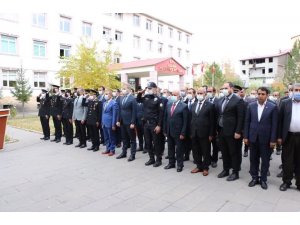 Hizan’da 29 Ekim Cumhuriyet Bayramı çelenk töreni