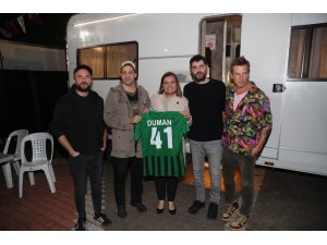 Duman grubu üyelerine Kocaelispor forması