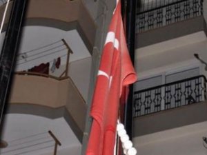 Adana'da Türk Bayrağı'nı indiren şahıs yakalandı!