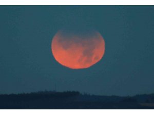 Son 581 yılın en uzun Ay tutulması başladı
