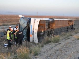 Yolcu otobüsü devrildi: Çok sayıda yaralı