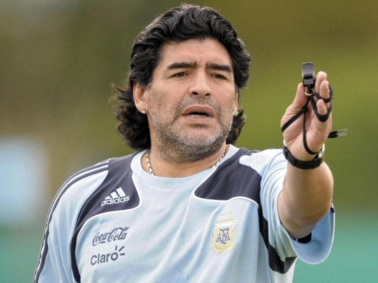 "Bir grup taraftar çalmak isteyince Maradona kalbi olmadan gömüldü"