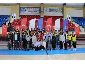 Yurtlar arası voleybol şampiyonu Mahpeyker Sultan Kız Öğrenci Yurdu oldu