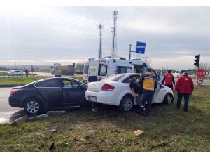 Tekirdağ’da iki otomobil çarpıştı: 5 yaralı
