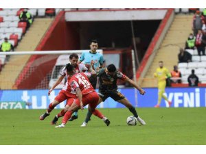 Spor Toto Süper Lig: FT Antalyaspor: 1 - A.Alanyaspor: 0 (İlk yarı)