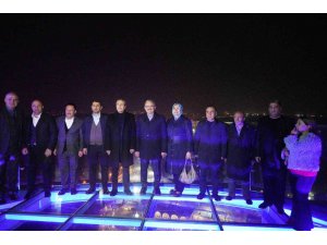 Diyarbakır’da Dicle Nehri kıyısında ‘Cam Teras’ açıldı