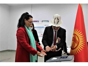 Antalya’da Kırgızistan vatandaşlarının ilk kez oy kullanma sevinci