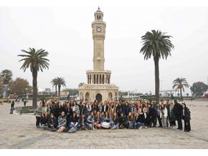 Uluslararası öğrenciler İzmir’in lezzetleriyle hem eğlendi hem öğrendi