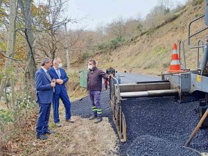 Serdivan Belediyesi asfalt serim işlemlerine devam ediyor