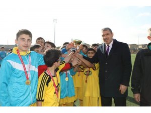 Sivas’ta düzenlenen Okullar Arası Futbol turnuvası sona erdi