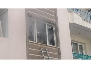 Bursa’da apartmanda korkutan yangın