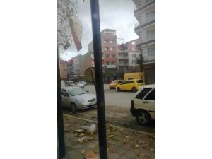 Sinop’ta fırtına: Evlerin çatısı uçtu
