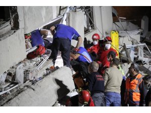 Depremde 30 kişinin hayatını kaybettiği binada, 2003 ve 2005 depremlerinden sonra önlem alınmamış