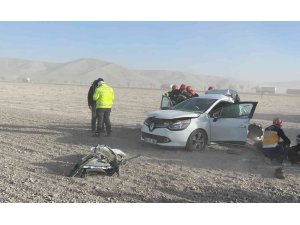 Konya’da kamyonla otomobil çarpıştı: 2 ölü, 1 yaralı