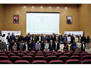 Bayburt Üniversitesi ev sahipliğinde düzenlenen ’Kültür Akademisi’ konferansları devam ediyor