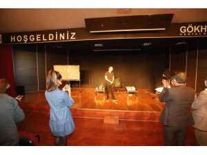 “Erkek Aklı - Oksimoron” adlı tiyatro oyunu Kartal’da sahnelendi