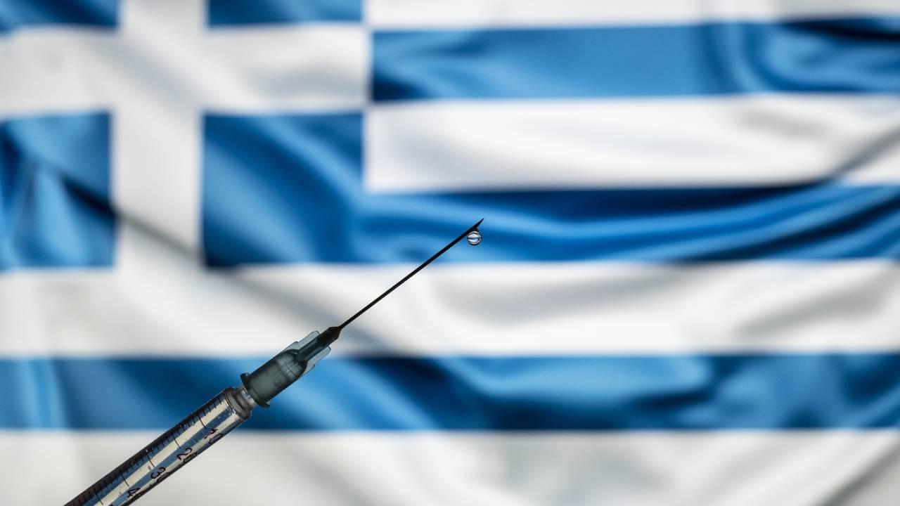 Yunanistan'da Covid-19 aşısı olmayan 60 yaş üzerine 100 Euro ceza
