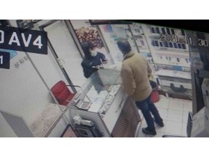 Hırsızı kovalarken, dükkanı emanet ettiği müşteri tarafından ikinci şoku yaşadı