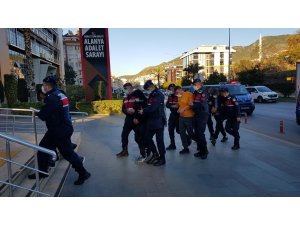 Antalya’nın turizm merkezleri torbacılardan arındırıldı: 27 tutuklama