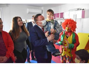 Başkan Beyoğlu engelli çocuklarla bir araya geldi