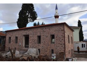 Yunusemre Belediyesi Üçpınar’daki tarihi restore ediyor