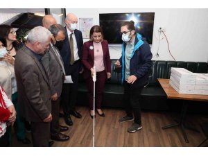 Akıllı bastonlar sayesinde görme engelli vatandaşlar istedikleri yere gidebilecek