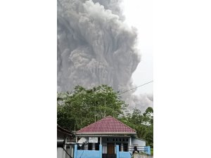 Endonezya’daki yanardağ patlamasında 1 kişi hayatını kaybetti