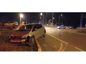 Kavşakta kaza: 2 yaralı