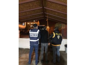 Fethiye’de, turistten döviz çaldığı öne sürülen zanlı tutuklandı
