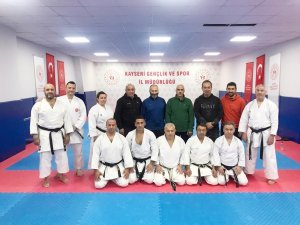 Karate antrenörlerinin 5. kademe  kursları tamamlandı