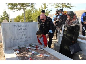 Şehit Özel Harekat Polisi Kara Mezarı Başında Anıldı