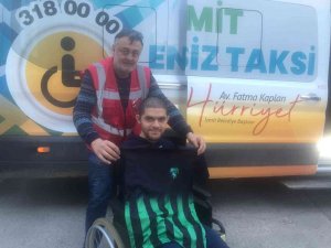 Engelsiz taksi hizmetinden yararlanan Hakan’a Kocaelispor sürprizi