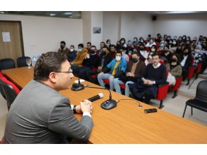 Afyonkarahisar Valisi Gökmen Çiçek hukuk öğrencileri ile söyleşi yaptı