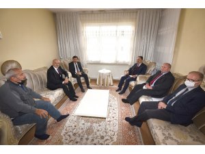 Başkan Hasan Kılca ve Kaymakam Orhan’dan şehit ailelerine ziyaret