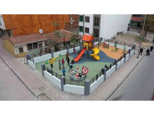 Atıl durumdaki arsaya çocuk parkı yapıldı