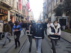 Beyoğlu polisi Taksim’de KADES uygulamasını tanıttı
