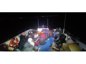 İzmir açıklarında 26 göçmen kurtarıldı