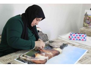 Selçuklu ve Osmanlı mimarisine dayanan rölyef sanatı Mardinli kadınların elinde