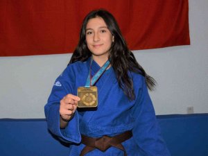 Yunusemreli milli judocu fulya ergen başarısıyla takdir topluyor